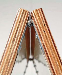 Træ gadeskilt med sort tavle