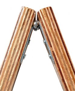 Træ gadeskilt med sort tavle