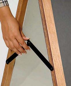 Træ gadeskilt med sort tavle