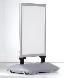 Budget Vind-gadeskilt med vandfod