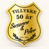 Guldbryllupsskjold på 35 × 44 cm med personlige navne og årstal, printet på 5 mm PVC-plade.